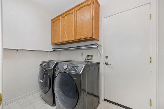 1613 Blanchard Dr, Roseville, CA 95747
