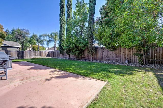 1613 Blanchard Dr, Roseville, CA 95747