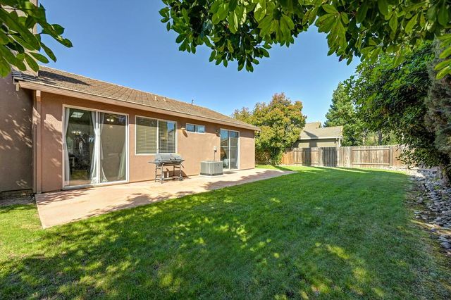 1613 Blanchard Dr, Roseville, CA 95747