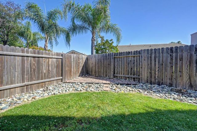 1613 Blanchard Dr, Roseville, CA 95747