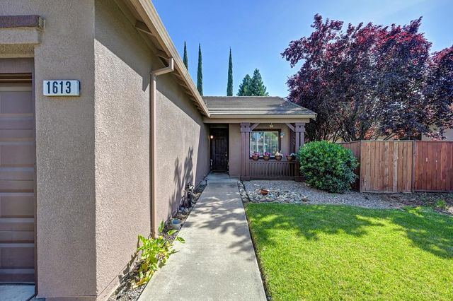 1613 Blanchard Dr, Roseville, CA 95747