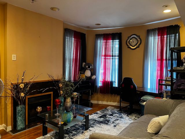 257 Pleasant St 4, Worcester, MA 01609