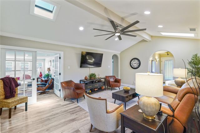 933 Egyptian Dr, Corpus Christi, TX 78412