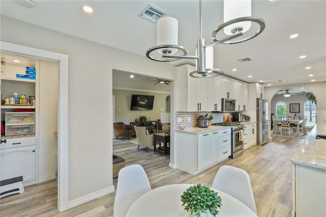 933 Egyptian Dr, Corpus Christi, TX 78412