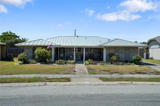 933 Egyptian Dr, Corpus Christi, TX 78412