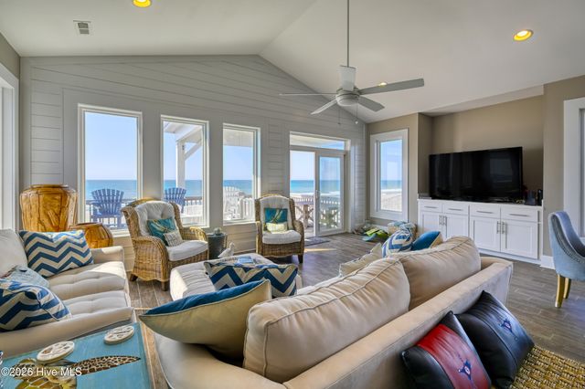 1538b S Shore Drive, Holly Ridge, NC 28445