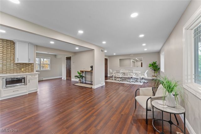 784 Mcclurg Road, Boardman, OH 44512