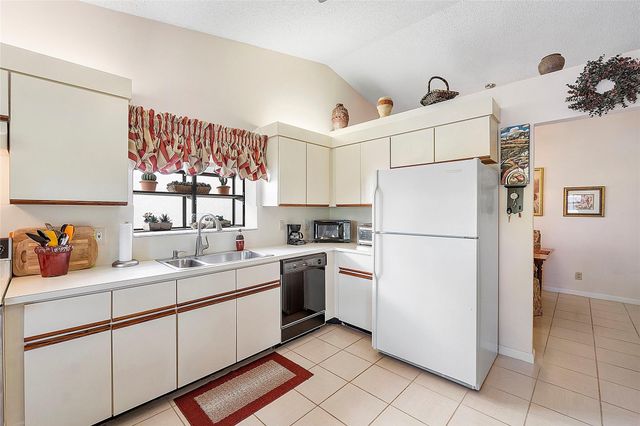 31 Columbia Court, Deerfield Beach, FL 33442