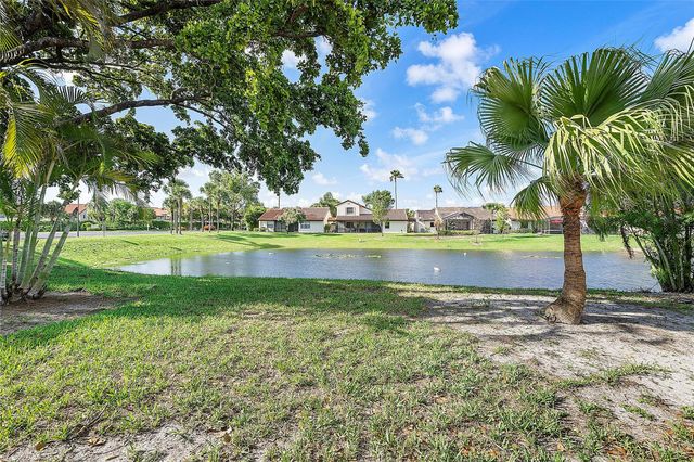31 Columbia Court, Deerfield Beach, FL 33442