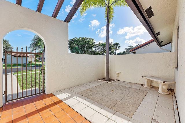 31 Columbia Court, Deerfield Beach, FL 33442
