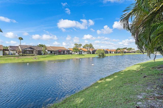 31 Columbia Court, Deerfield Beach, FL 33442