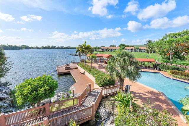 31 Columbia Court, Deerfield Beach, FL 33442