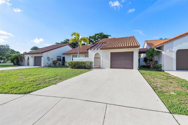 31 Columbia Court, Deerfield Beach, FL 33442