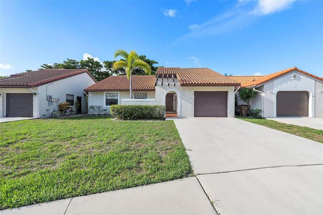 31 Columbia Court, Deerfield Beach, FL 33442