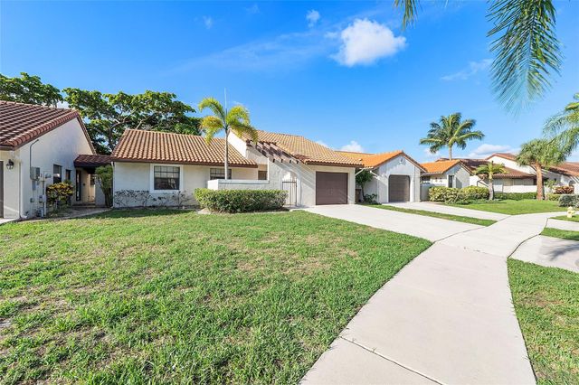 31 Columbia Court, Deerfield Beach, FL 33442