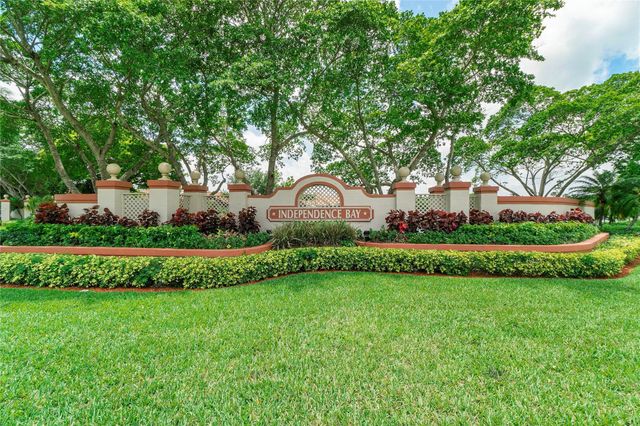 31 Columbia Court, Deerfield Beach, FL 33442