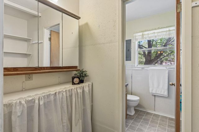 1115 Edgewater DR, Spicewood, TX 78669