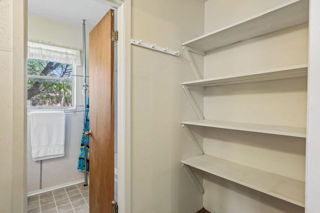 1115 Edgewater DR, Spicewood, TX 78669