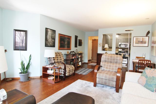 500 County Road B W 335, Roseville, MN 55113