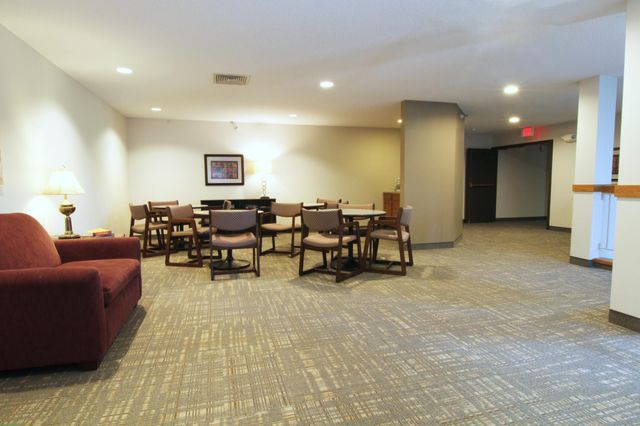 500 County Road B W 335, Roseville, MN 55113