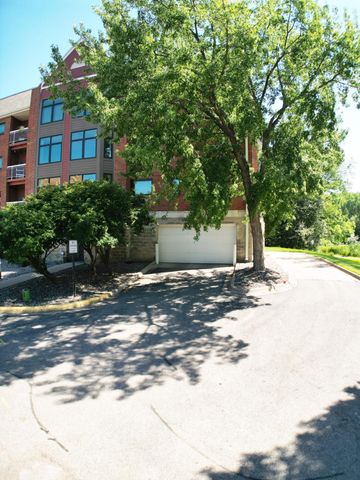 500 County Road B W 335, Roseville, MN 55113