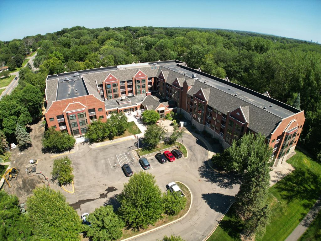 500 County Road B W 335, Roseville, MN 55113