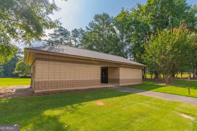 200 Willow Road, Peachtree City, GA 30269