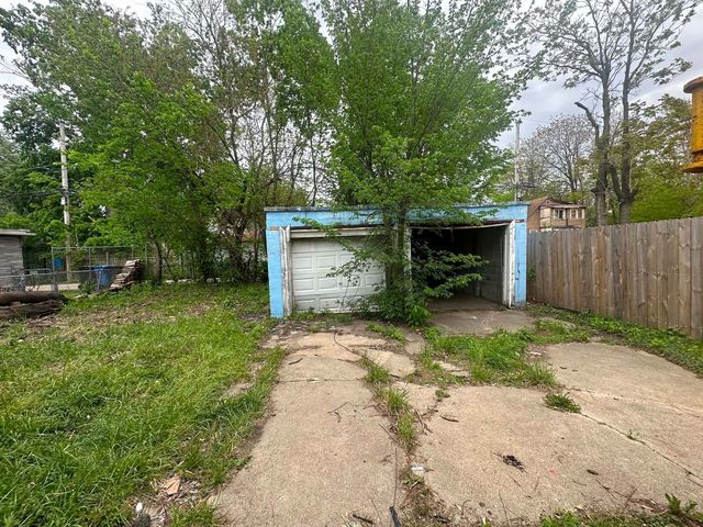 11941 S La Salle Street, Chicago, IL 60628
