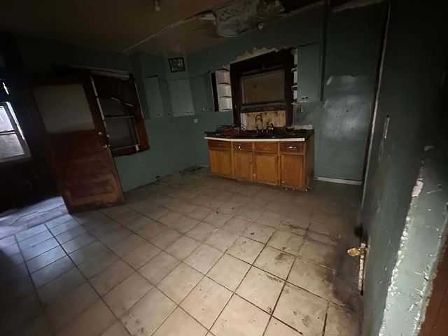 11941 S La Salle Street, Chicago, IL 60628