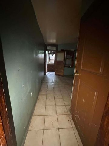 11941 S La Salle Street, Chicago, IL 60628
