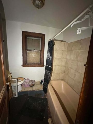 11941 S La Salle Street, Chicago, IL 60628