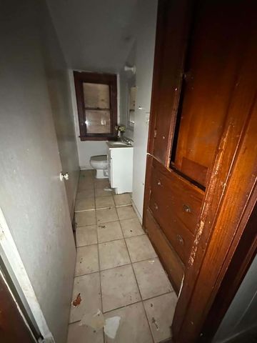 11941 S La Salle Street, Chicago, IL 60628