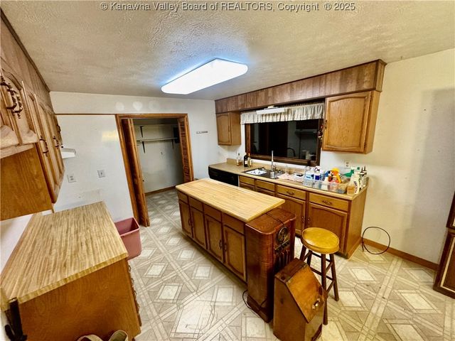 90 Dogwood Lane, Madison, WV 25130