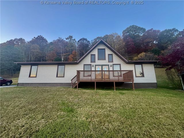 90 Dogwood Lane, Madison, WV 25130