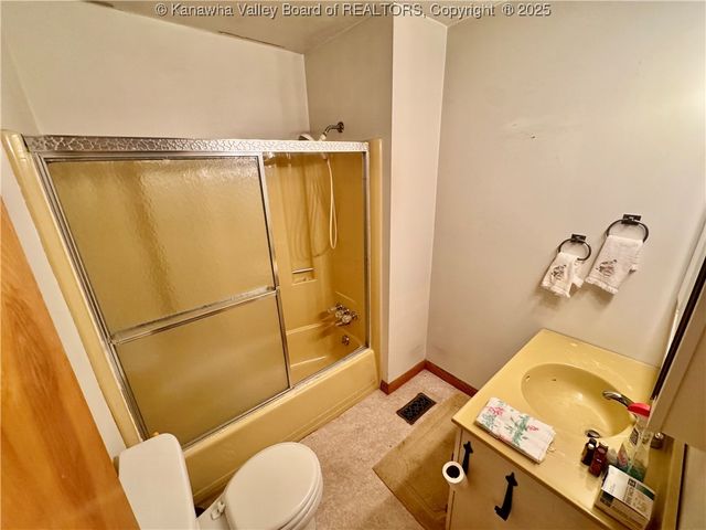 90 Dogwood Lane, Madison, WV 25130