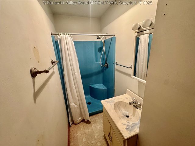 90 Dogwood Lane, Madison, WV 25130