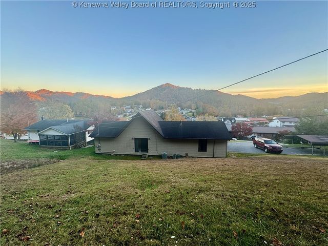 90 Dogwood Lane, Madison, WV 25130