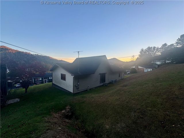 90 Dogwood Lane, Madison, WV 25130