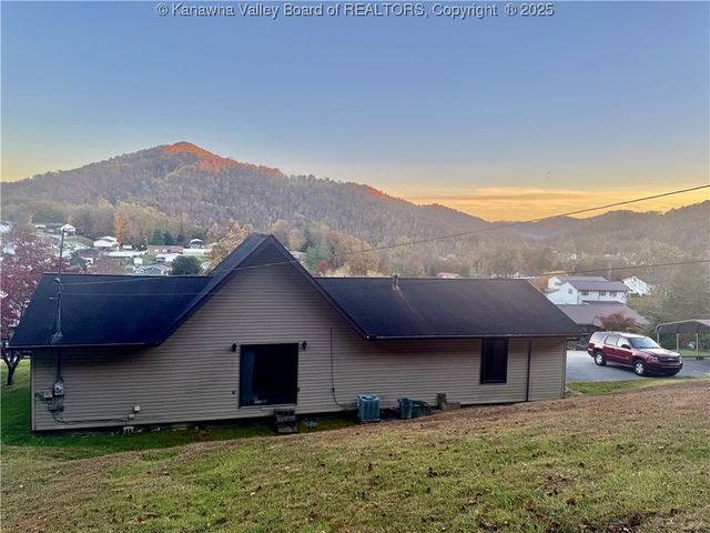 90 Dogwood Lane, Madison, WV 25130