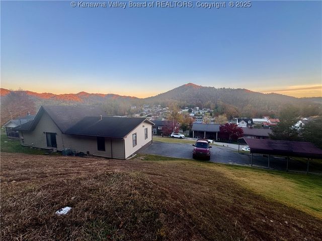 90 Dogwood Lane, Madison, WV 25130