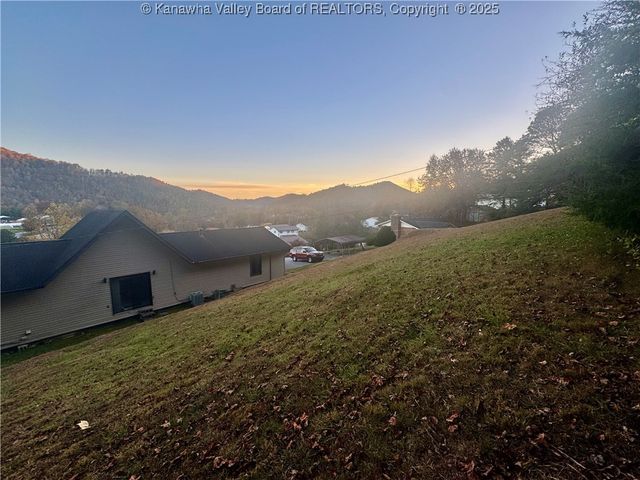 90 Dogwood Lane, Madison, WV 25130