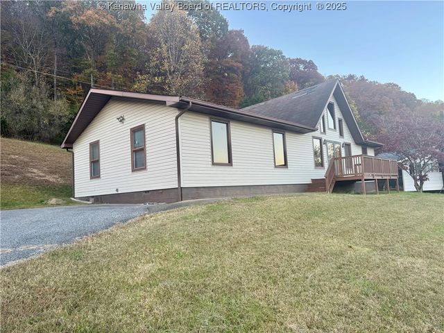 90 Dogwood Lane, Madison, WV 25130