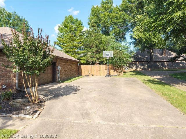 10117 Jenny Lind Road, Fort Smith, AR 72908