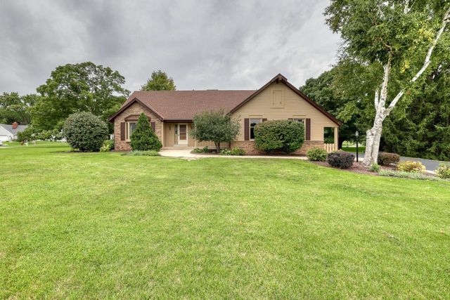 21380 Woodchuck LANE, Brookfield, WI 53045