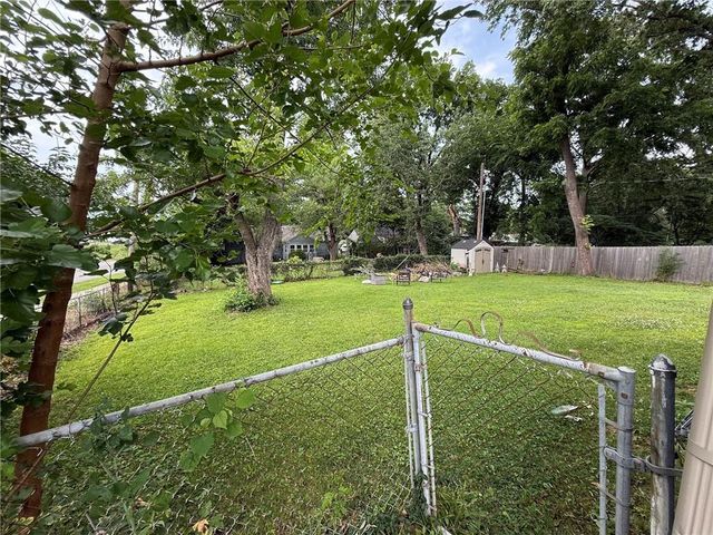 4630 W 60th Street, Fairway, KS 66205