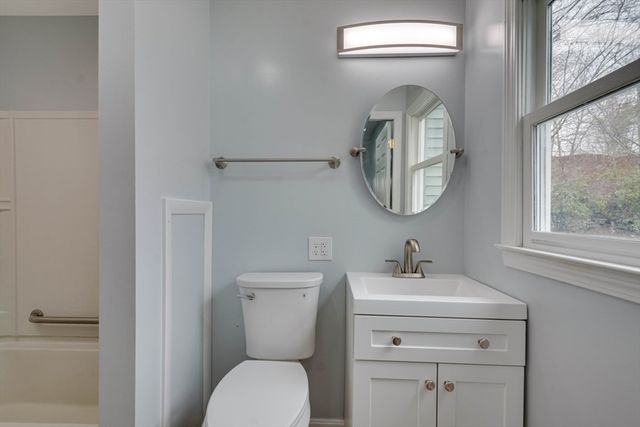 101 Laurie Ln, Lowell, MA 01854