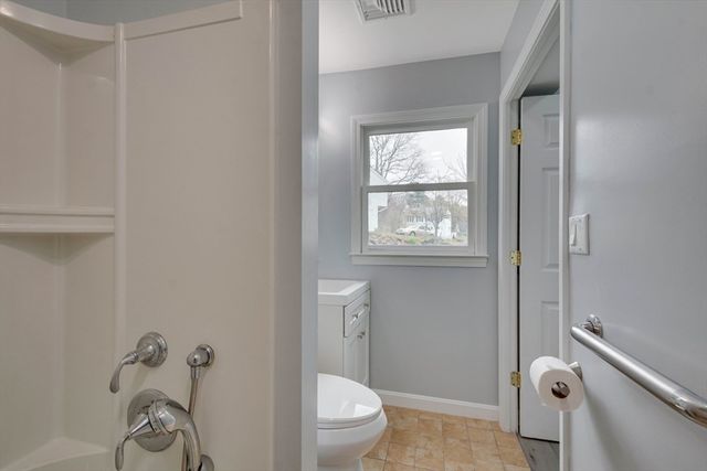 101 Laurie Ln, Lowell, MA 01854