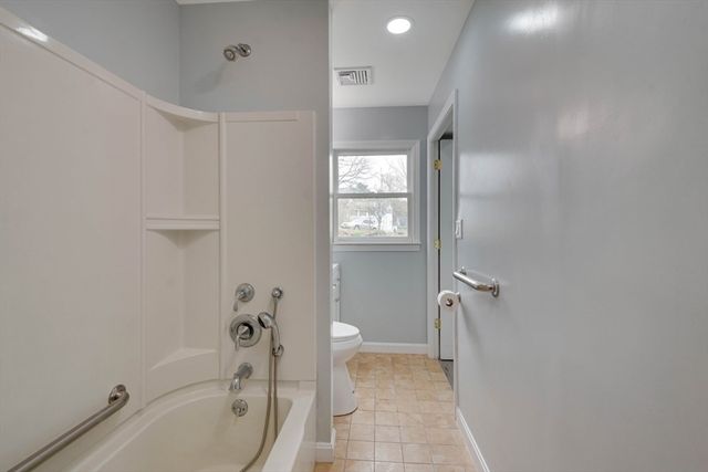 101 Laurie Ln, Lowell, MA 01854