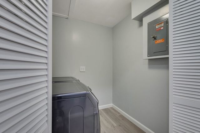 101 Laurie Ln, Lowell, MA 01854