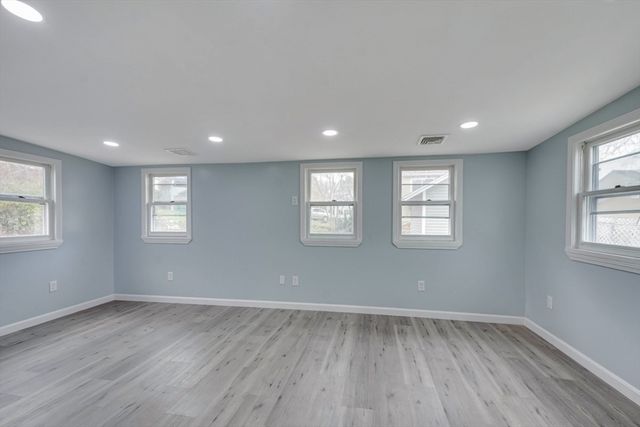 101 Laurie Ln, Lowell, MA 01854